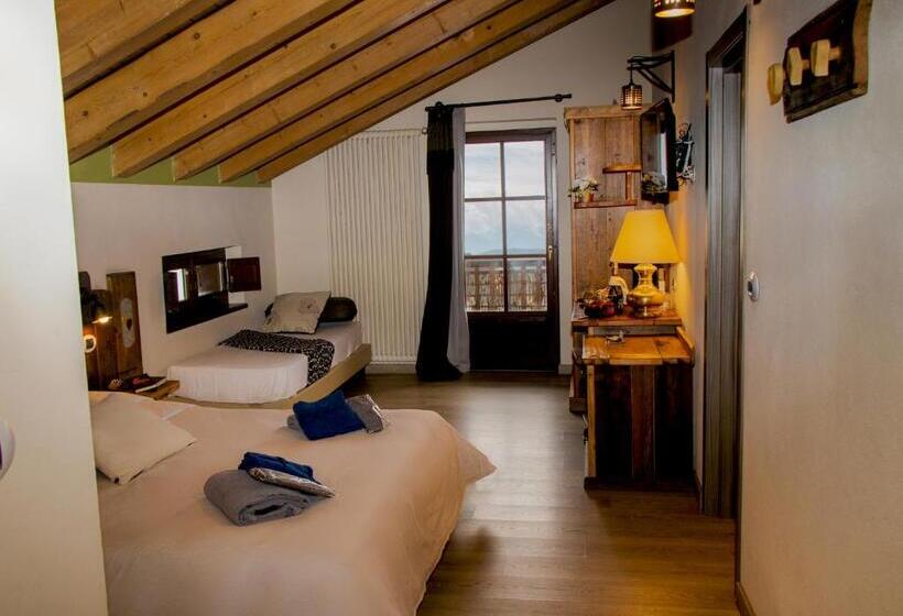 Comfort room with balcony, Maison Cly