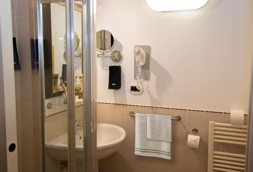 トリプルクラシックルーム, Maison Cly