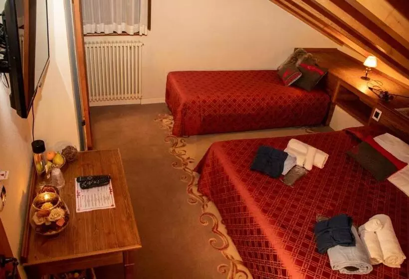Classic Kolmen Hengen Huone, Maison Cly