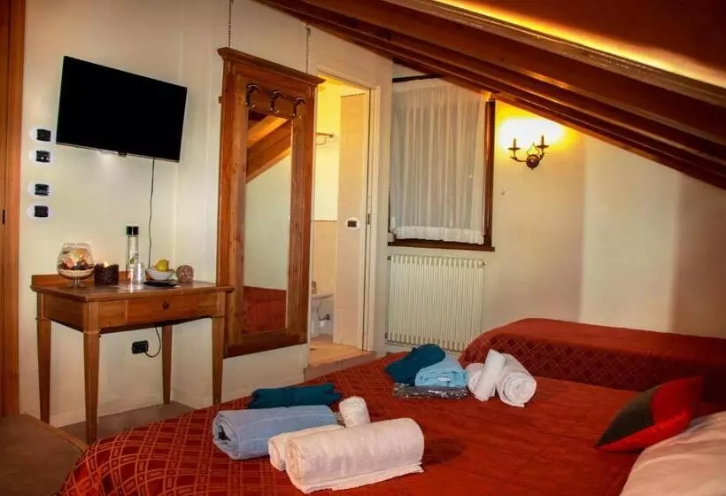 Classic Kolmen Hengen Huone, Maison Cly