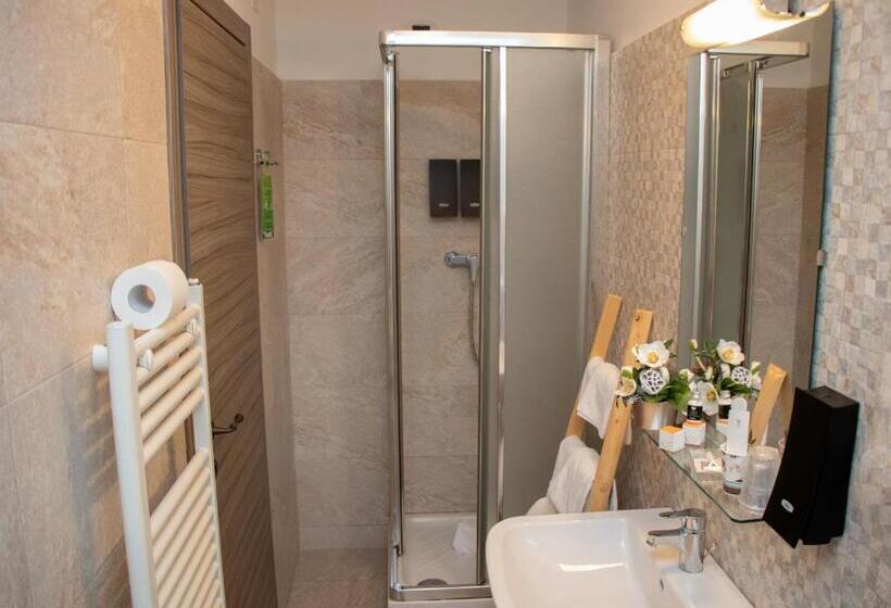 اتاق کلاسیک چهارنفره, Maison Cly
