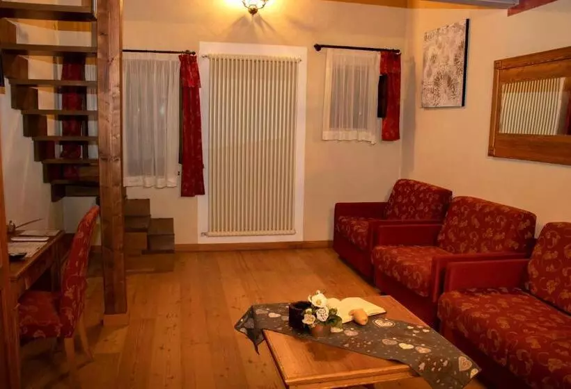 Perhesviitti, Maison Cly