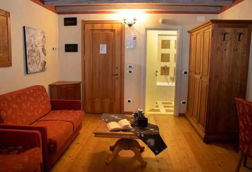 Perhesviitti, Maison Cly
