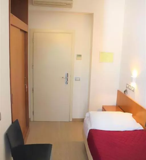 Standard Yhden Hengen Huone, Morolli