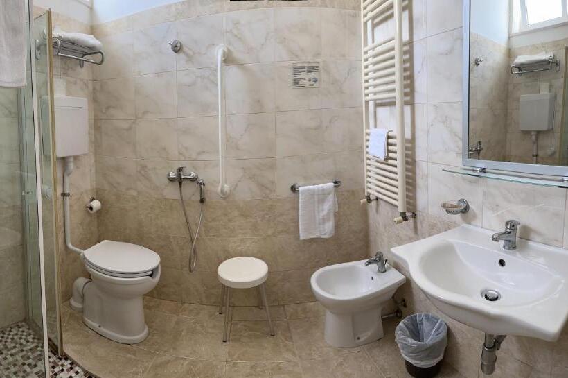 חדר סטנדרט יחיד, Morolli