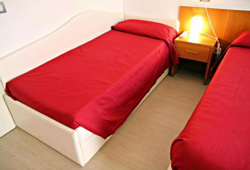 Standard Kolmen Hengen Huone, Morolli
