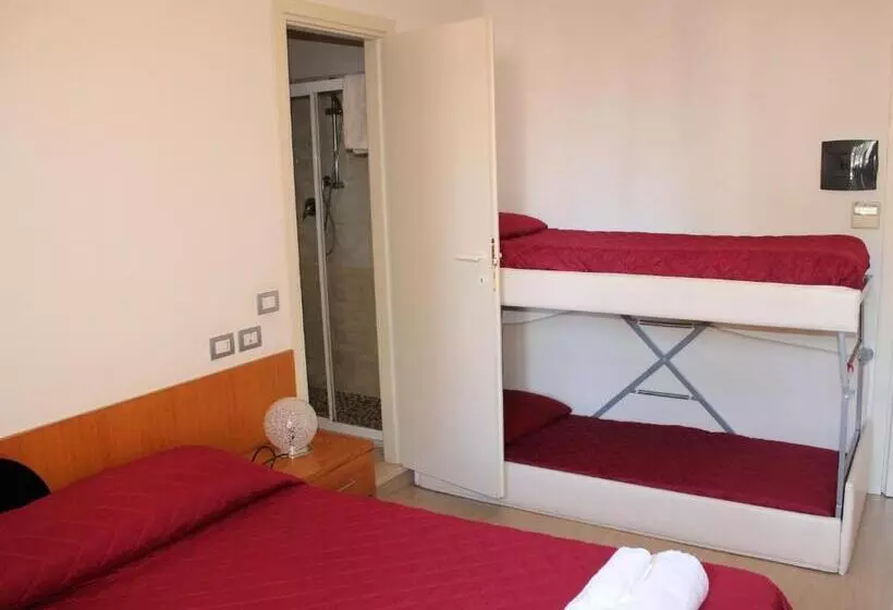 Standard Neljän Hengen Huone, Morolli