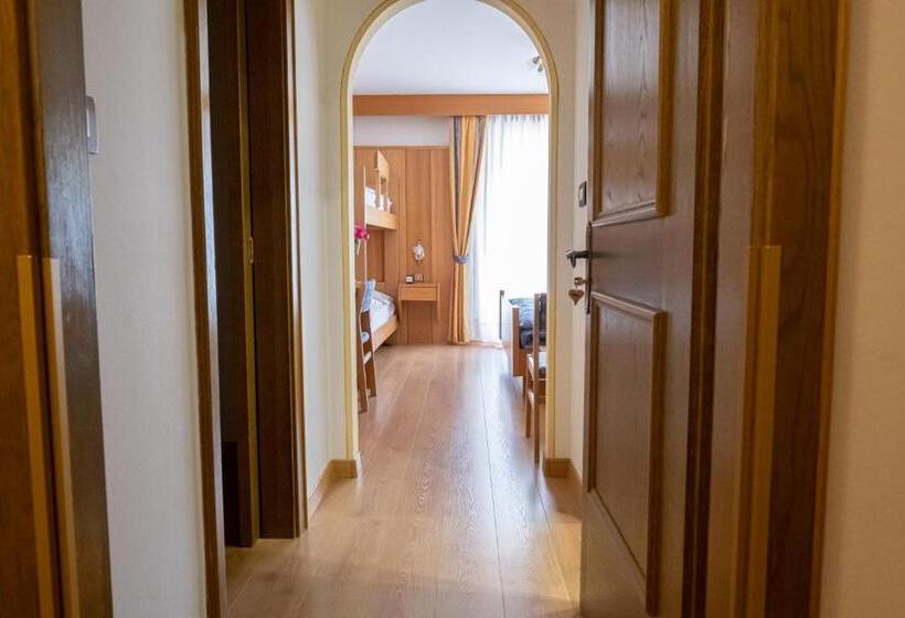 غرفة قياسية مطلة على الجبل, Panorama