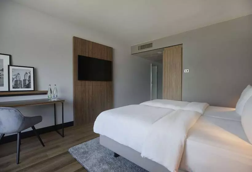 اتاق سوپریور با چشم‌انداز, Radisson Blu Hotel Zurich Airport