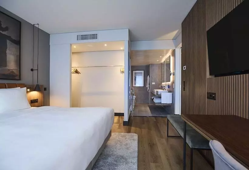 سوئیت با چشم‌انداز, Radisson Blu Hotel Zurich Airport