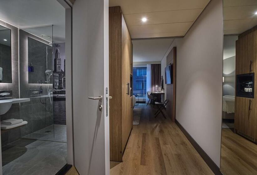 Quarto Superior com Vistas, Radisson Blu Hotel Zurich Airport