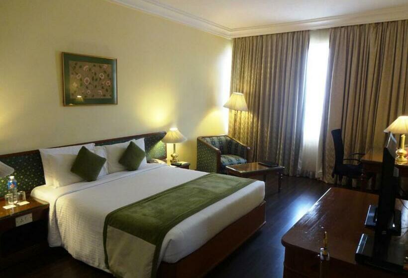 חדר קלאב, Royal Orchid Central Bangalore, Manipal Centre, Mg Road