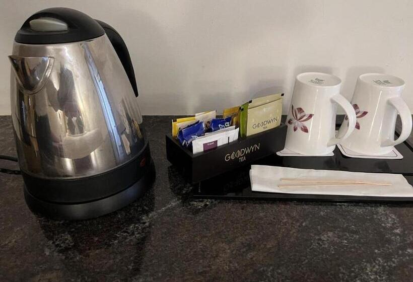 חדר קלאב, Royal Orchid Central Bangalore, Manipal Centre, Mg Road