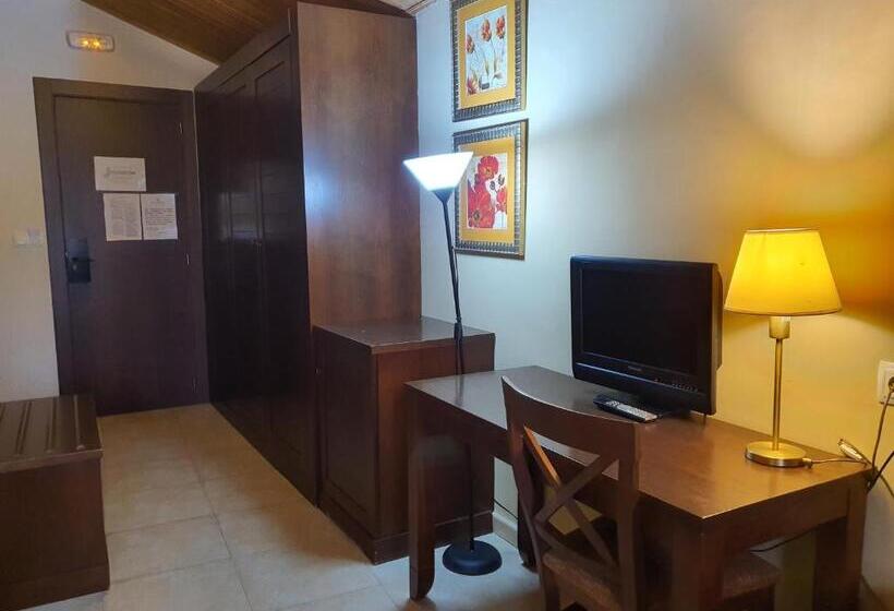 غرفة كلاسيكية رباعية, Masia El Molinete