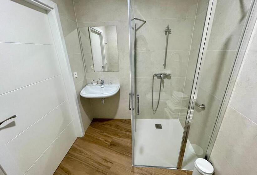 家庭间, Pensión Txiki Polit