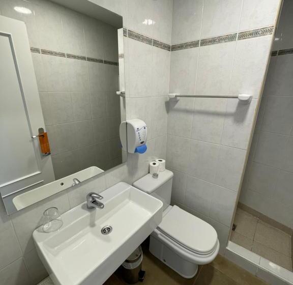 标准单人间, Pensión Txiki Polit