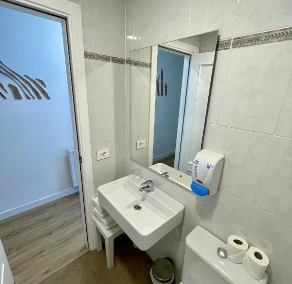 标准单人间, Pensión Txiki Polit