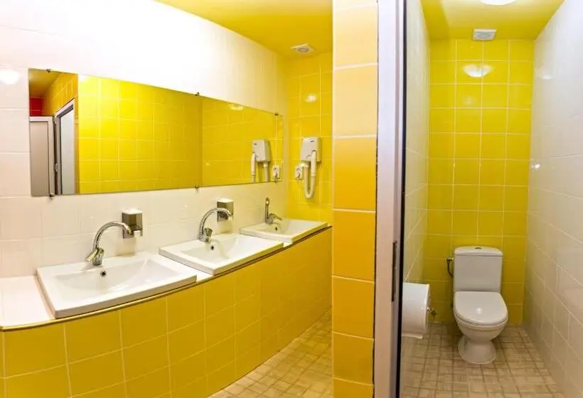 Vuode Makuusalissa, Dream Hostel Carpathians Rakhiv