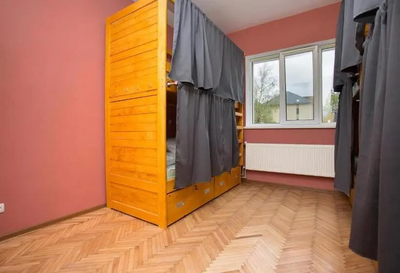 Vuode Makuusalissa, Dream Hostel Carpathians Rakhiv