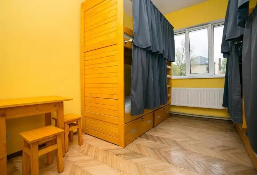 Vuode Makuusalissa, Dream Hostel Carpathians Rakhiv