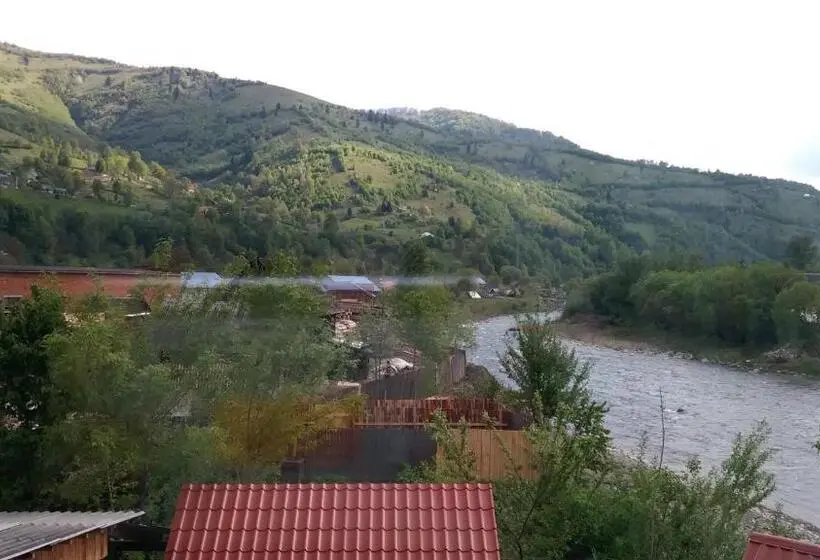 Perhehuone, Dream Hostel Carpathians Rakhiv