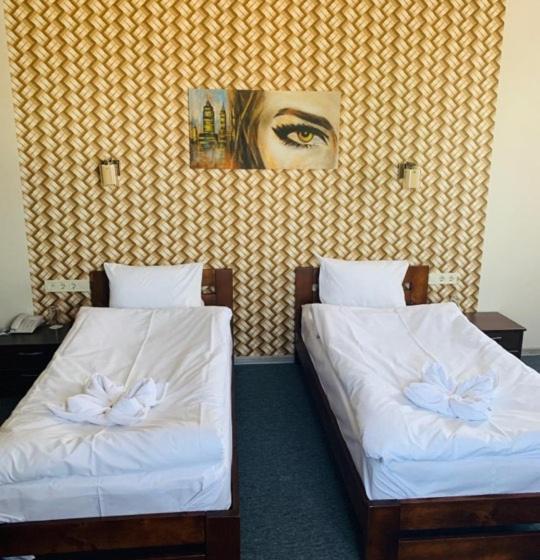 シティビュースイート, три сімки