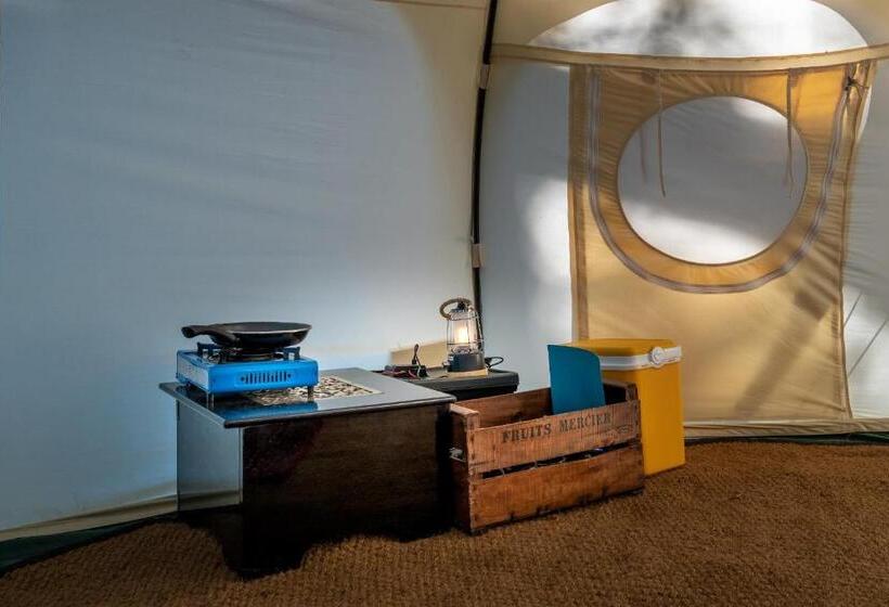 كوخ قياسي, Croydon Hall