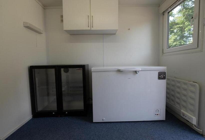 كوخ قياسي, Croydon Hall