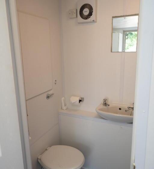 كوخ قياسي, Croydon Hall