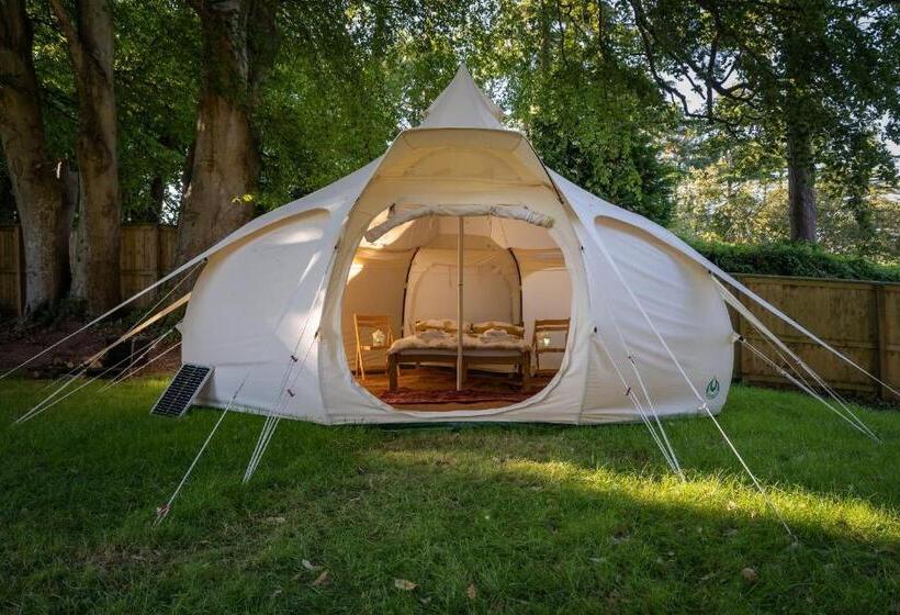 كوخ قياسي, Croydon Hall