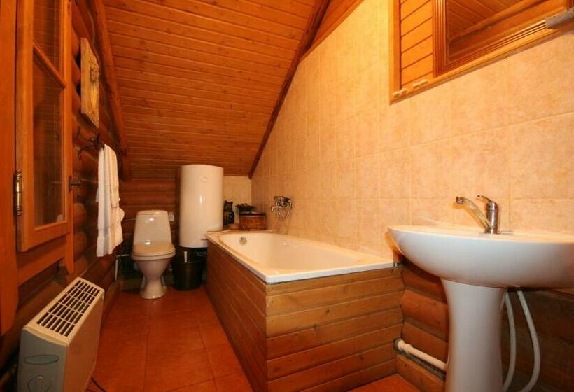 غرفة قياسية رباعية, Khatky Ruslany