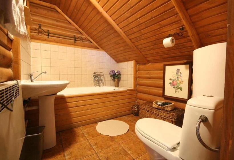 جناح مزوَّد بشرفة, Khatky Ruslany