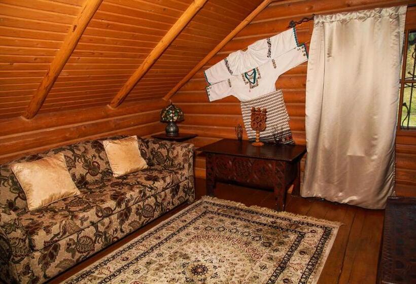 جناح مزوَّد بشرفة, Khatky Ruslany