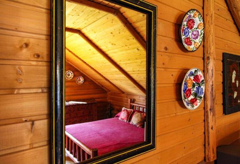 غرفة قياسية رباعية, Khatky Ruslany