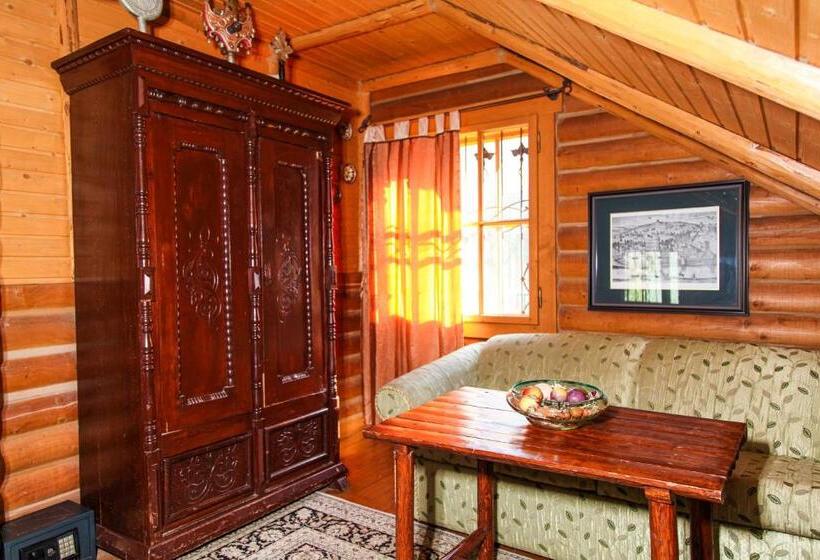 غرفة قياسية رباعية, Khatky Ruslany