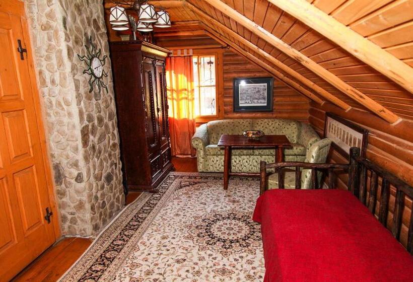 غرفة قياسية رباعية, Khatky Ruslany