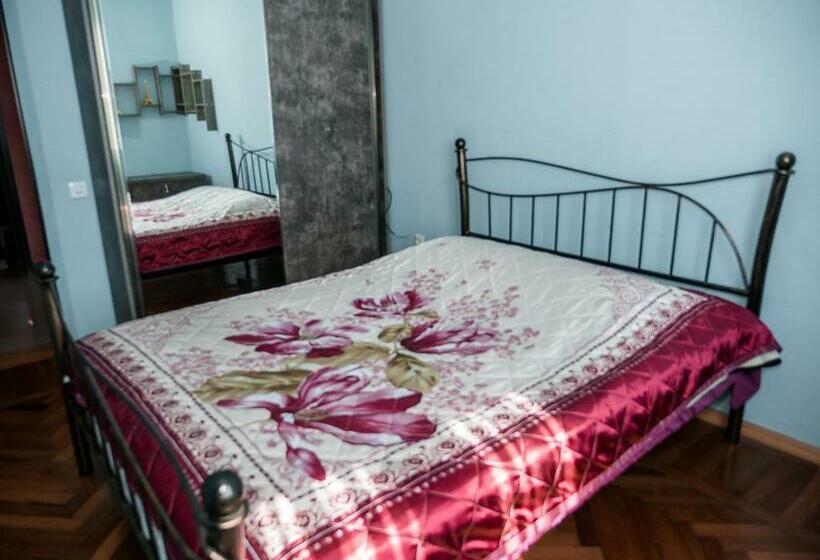 اتاق استاندارد, Irakli Guest House