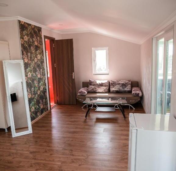 Standard Triple Room with Terrace, Irakli Guest House