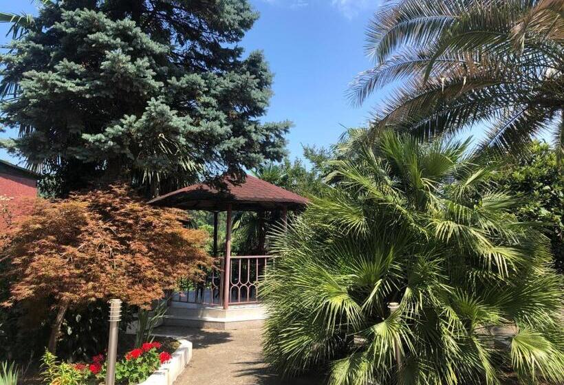 اتاق استاندارد سه نفره, Irakli Guest House