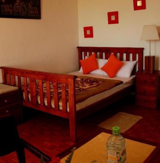 غرفة قياسية, House Of Leisure