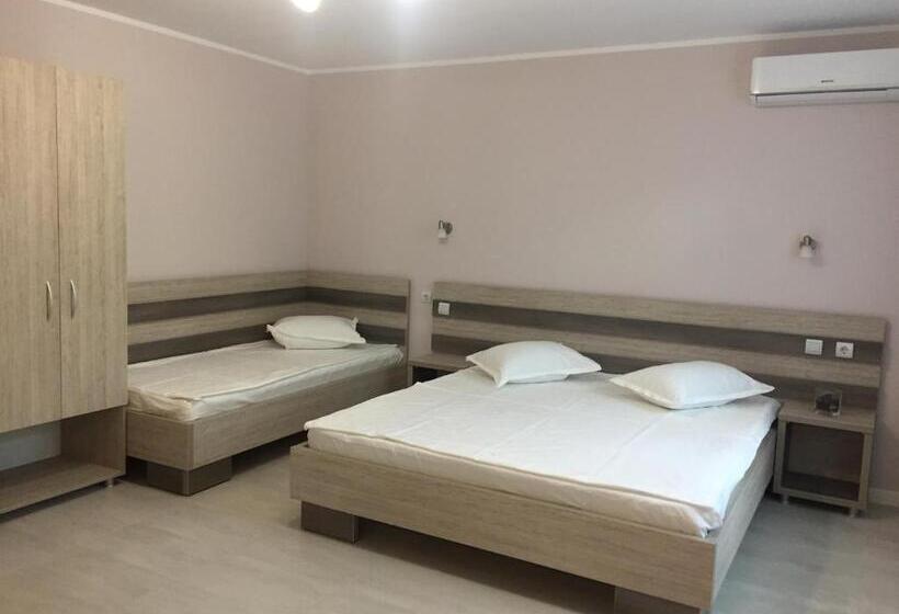 Pokój Standard Trzyosobowy, Casa Meyra