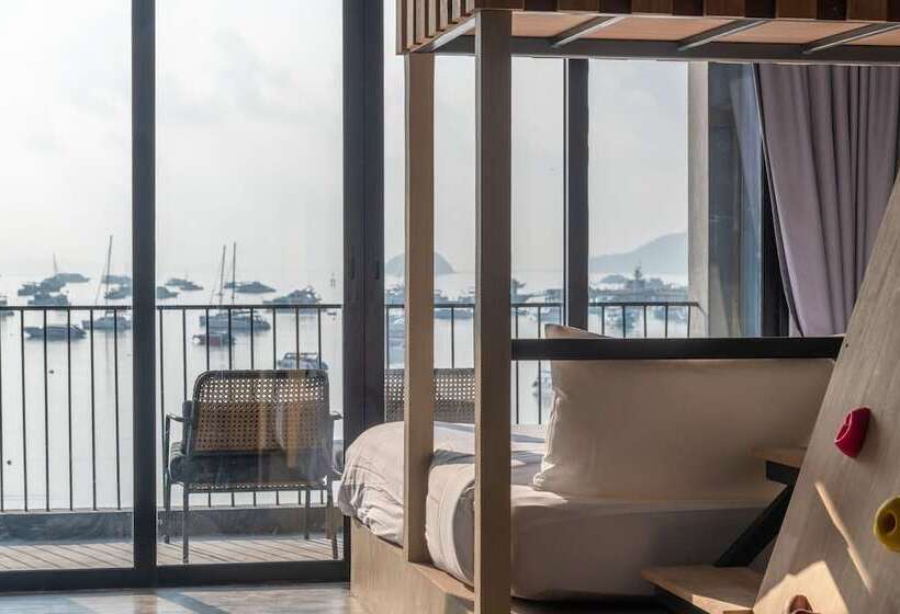 חדר משפחתי דלוקס, Arch39 Phuket Beach Front