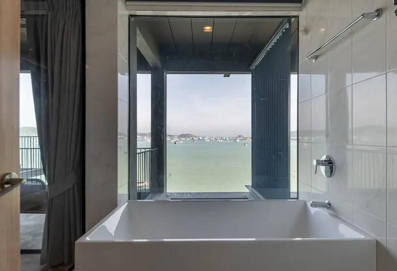 Quarto Familiar Deluxe, Arch39 Phuket Beach Front