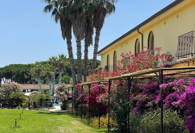 اتاق سوپریور سه تخته, Horse Country Resort Congress & Spa   Hotel Ribot