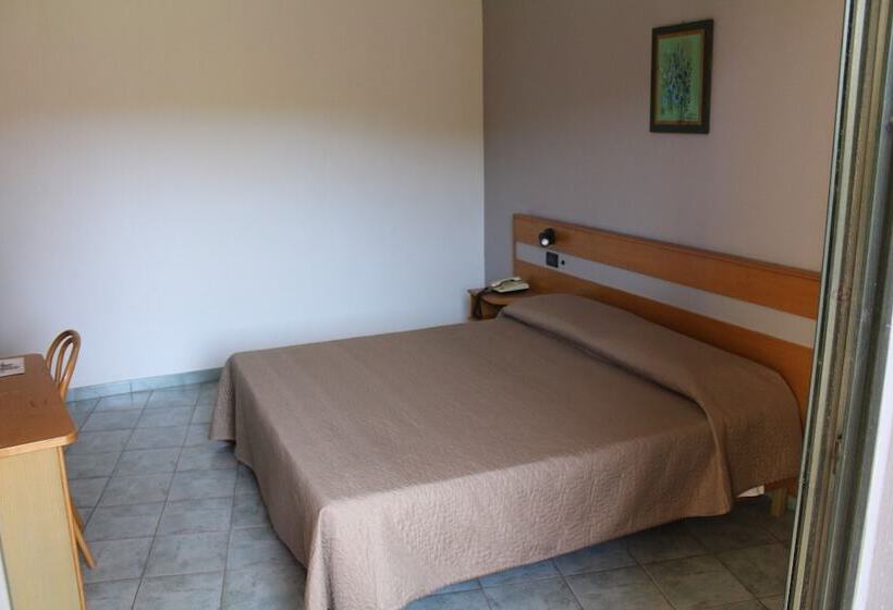اتاق استاندارد سه نفره, Horse Country Resort Congress & Spa   Hotel Ribot