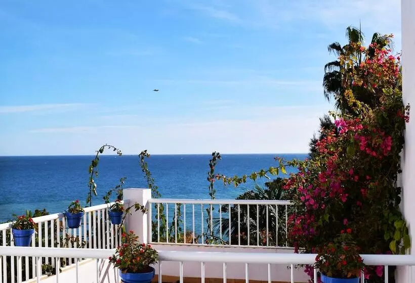اتاق استاندارد با چشم‌انداز دریا, Hostal Tres Soles