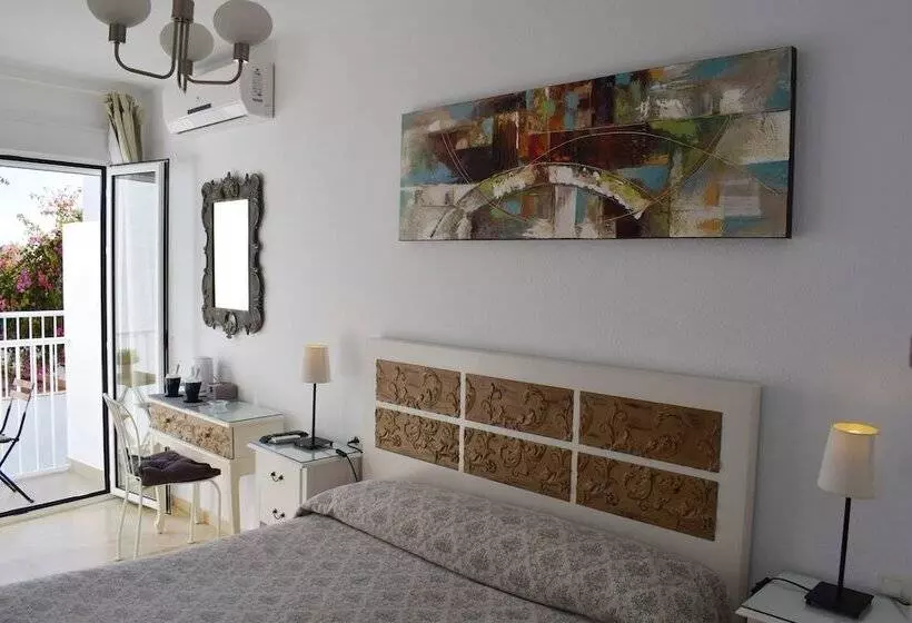 اتاق استاندارد با چشم‌انداز دریا, Hostal Tres Soles