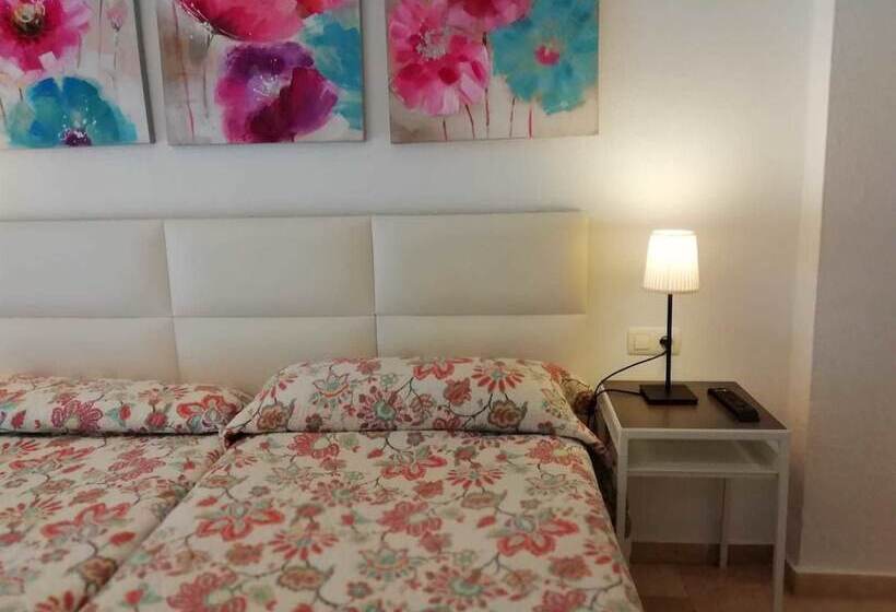 غرفة قياسية مطلّة علي البحر, Hostal Tres Soles