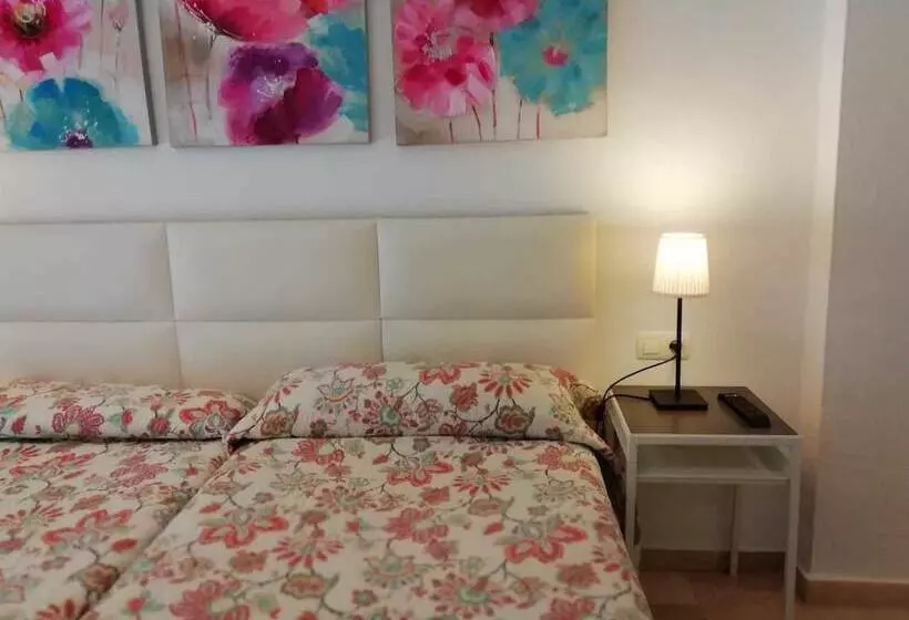 اتاق استاندارد با چشم‌انداز دریا, Hostal Tres Soles