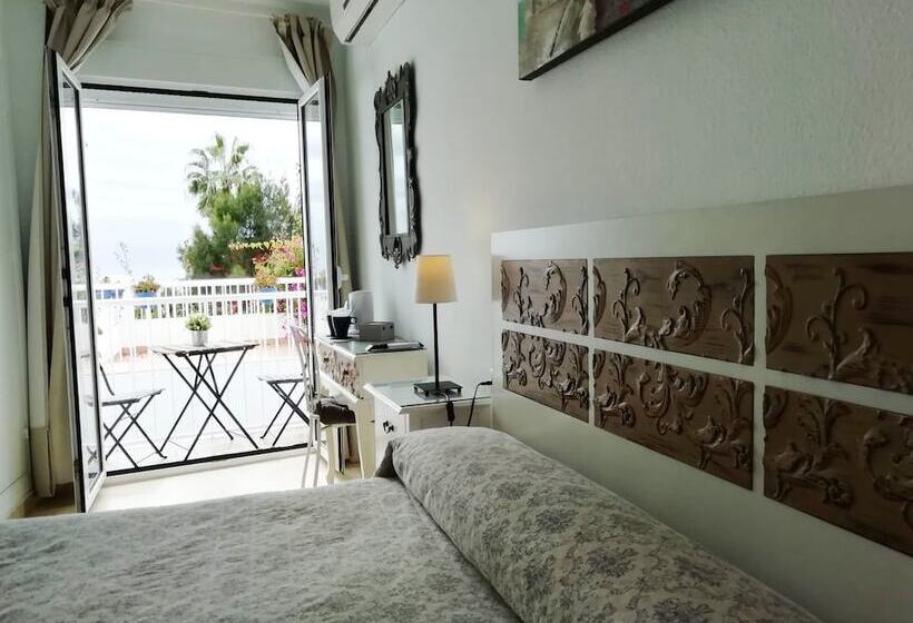 غرفة قياسية مطلّة علي البحر, Hostal Tres Soles